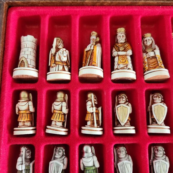 VTG Nigri Medieval Chess Set w Board Piece Storage Box Italian Barbarossa Italy - Picture 4 of 10